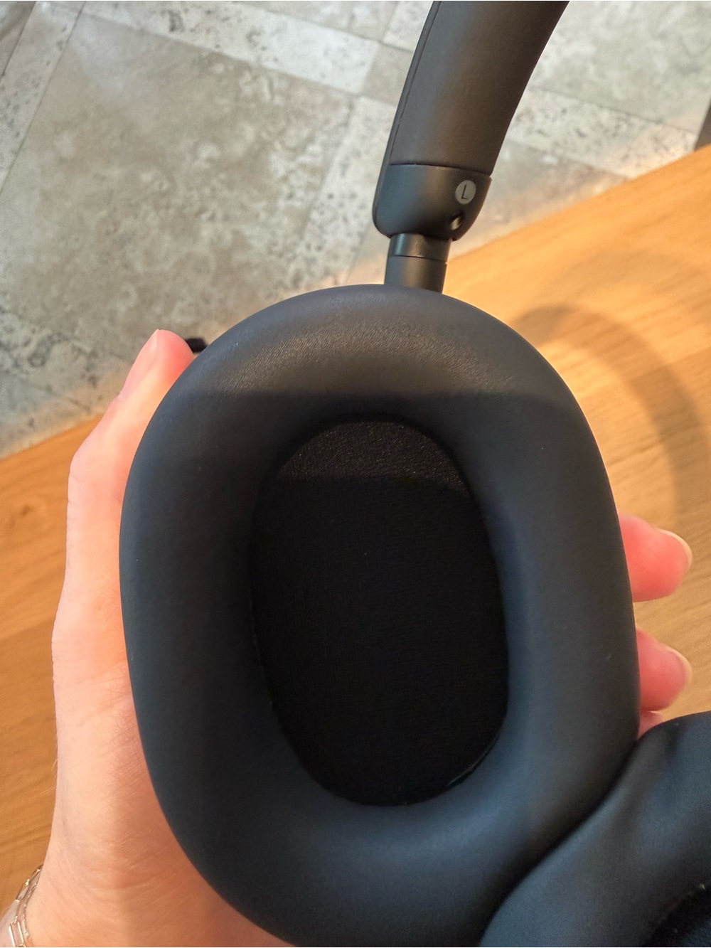 Sony WH-1000XM5 Premium Noise Canceling Headphones - Picture 5 of 6
